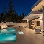 Villa Vacation I Marbesa White Pearl, Two Private Pools, 3min Walk To The Beach, Fastest Wifi, Built In 2024