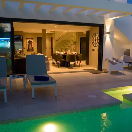Vacation I Marbesa White Pearl, Two Private Pools, 3min Walk To The Beach, Fastest Wifi, Built In 2024 Villa Marbella