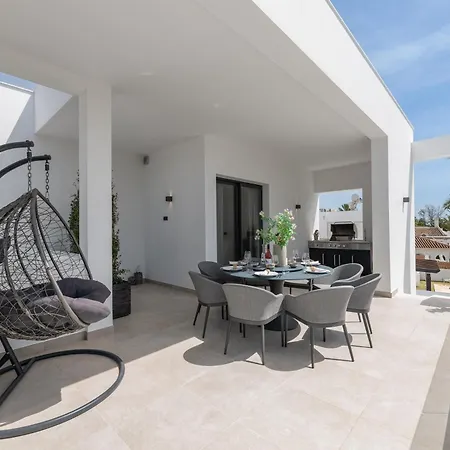 Vacation I Marbesa White Pearl, Two Private Pools, 3min Walk To The Beach, Fastest Wifi, Built In 2024 * Marbella