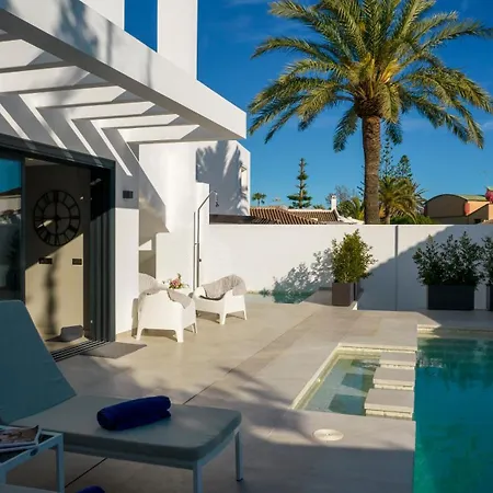 Vacation I Marbesa White Pearl, Two Private Pools, 3min Walk To The Beach, Fastest Wifi, Built In 2024