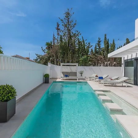 Villa Vacation I Marbesa White Pearl, Two Private Pools, 3min Walk To The Beach, Fastest Wifi, Built In 2024