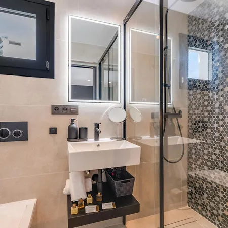 Vacation I Marbesa White Pearl, Two Private Pools, 3min Walk To The Beach, Fastest Wifi, Built In 2024 *