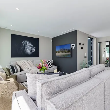 Vacation I Marbesa White Pearl, Two Private Pools, 3min Walk To The Beach, Fastest Wifi, Built In 2024 Marbella