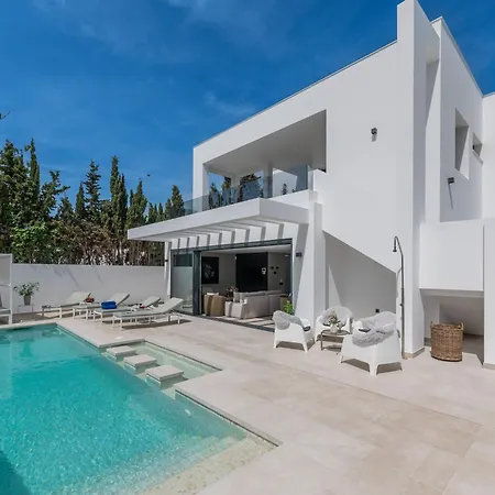Villa Vacation I Marbesa White Pearl, Two Private Pools, 3min Walk To The Beach, Fastest Wifi, Built In 2024 Marbella