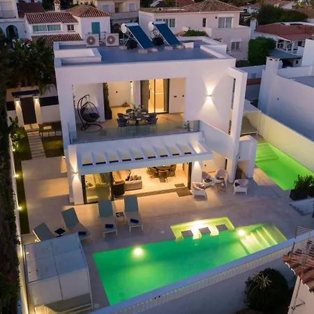 Vacation I Marbesa White Pearl, Two Private Pools, 3min Walk To The Beach, Fastest Wifi, Built In 2024