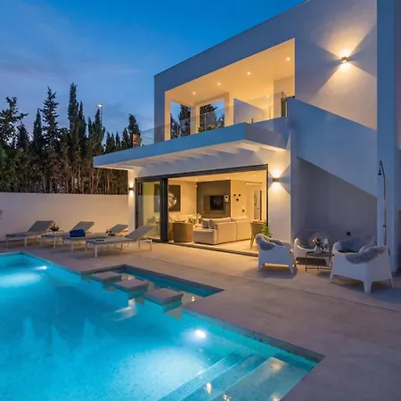 Vacation I Marbesa White Pearl, Two Private Pools, 3min Walk To The Beach, Fastest Wifi, Built In 2024 Marbella