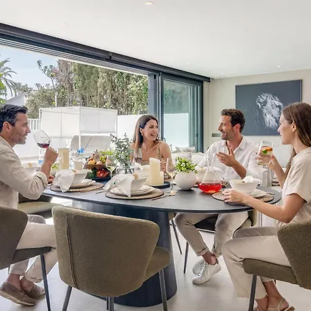 Vacation I Marbesa White Pearl, Two Private Pools, 3min Walk To The Beach, Fastest Wifi, Built In 2024 וילה