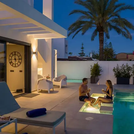 Villa Vacation I Marbesa White Pearl, Two Private Pools, 3min Walk To The Beach, Fastest Wifi, Built In 2024