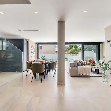 Vacation I Marbesa White Pearl, Two Private Pools, 3min Walk To The Beach, Fastest Wifi, Built In 2024