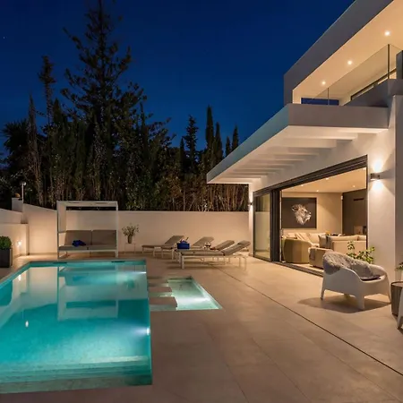Βίλα Vacation I Marbesa White Pearl, Two Private Pools, 3min Walk To The Beach, Fastest Wifi, Built In 2024