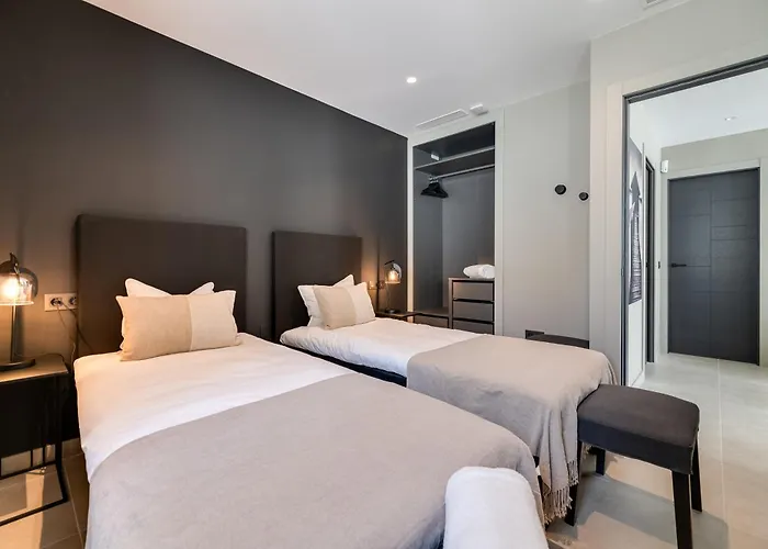Vacation I Marbesa White Pearl, Two Private Pools, 3min Walk To The Beach, Fastest Wifi, Built In 2024 וילה מארבלה