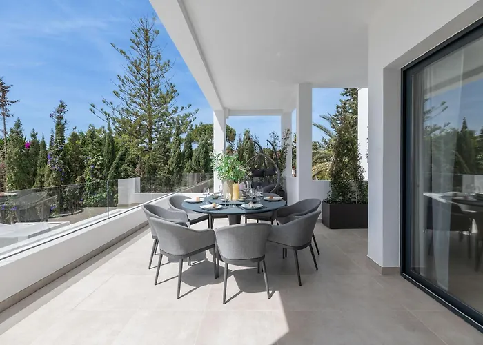 Villa Vacation I Marbesa White Pearl, Two Private Pools, 3min Walk To The Beach, Fastest Wifi, Built In 2024