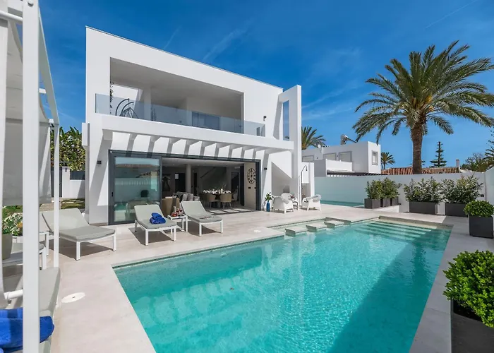 Vacation I Marbesa White Pearl, Two Private Pools, 3min Walk To The Beach, Fastest Wifi, Built In 2024 Villa