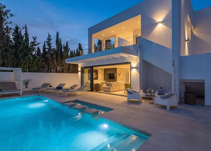 Vacation I Marbesa White Pearl, Two Private Pools, 3min Walk To The Beach, Fastest Wifi, Built In 2024 Marbella