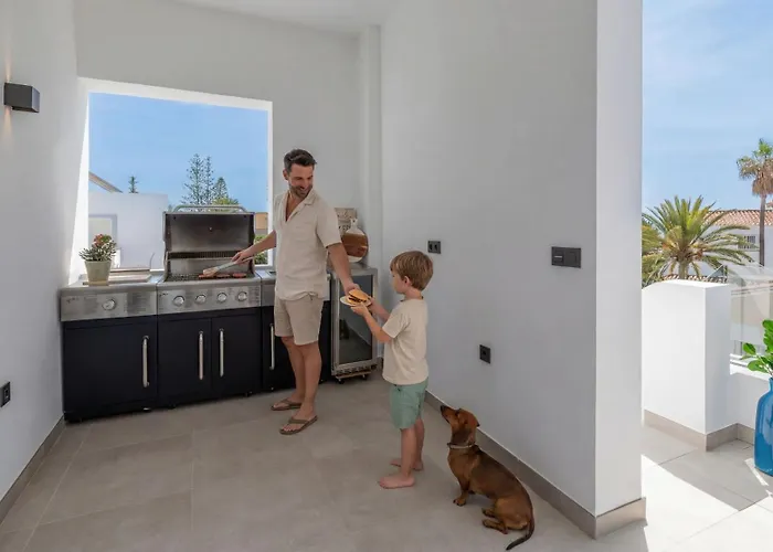 Vacation I Marbesa White Pearl, Two Private Pools, 3min Walk To The Beach, Fastest Wifi, Built In 2024 וילה