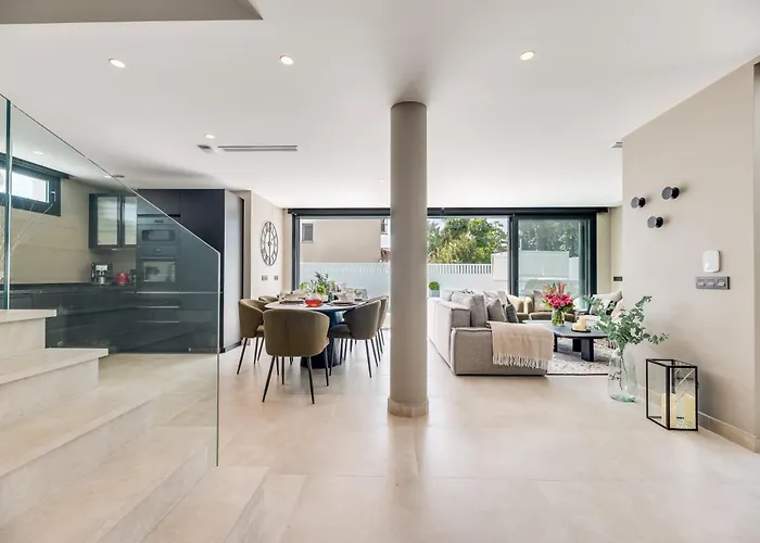 Vacation I Marbesa White Pearl, Two Private Pools, 3min Walk To The Beach, Fastest Wifi, Built In 2024