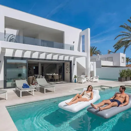 Vacation I Marbesa White Pearl, Two Private Pools, 3min Walk To The Beach, Fastest Wifi, Built In 2024 *