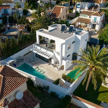 Vacation I Marbesa White Pearl, Two Private Pools, 3min Walk To The Beach, Fastest Wifi, Built In 2024