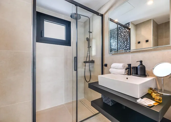 别墅 Vacation I Marbesa White Pearl, Two Private Pools, 3min Walk To The Beach, Fastest Wifi, Built In 2024