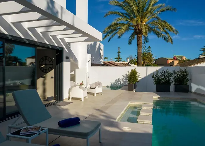Vacation I Marbesa White Pearl, Two Private Pools, 3min Walk To The Beach, Fastest Wifi, Built In 2024