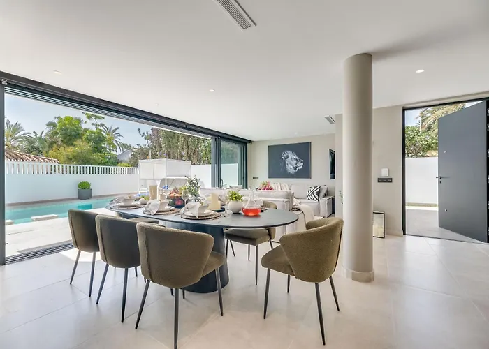 Vacation I Marbesa White Pearl, Two Private Pools, 3min Walk To The Beach, Fastest Wifi, Built In 2024 别墅