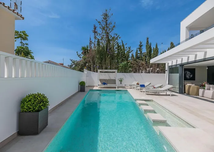 别墅 Vacation I Marbesa White Pearl, Two Private Pools, 3min Walk To The Beach, Fastest Wifi, Built In 2024