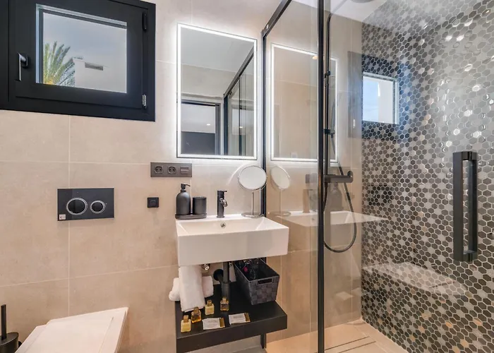 Vacation I Marbesa White Pearl, Two Private Pools, 3min Walk To The Beach, Fastest Wifi, Built In 2024 *