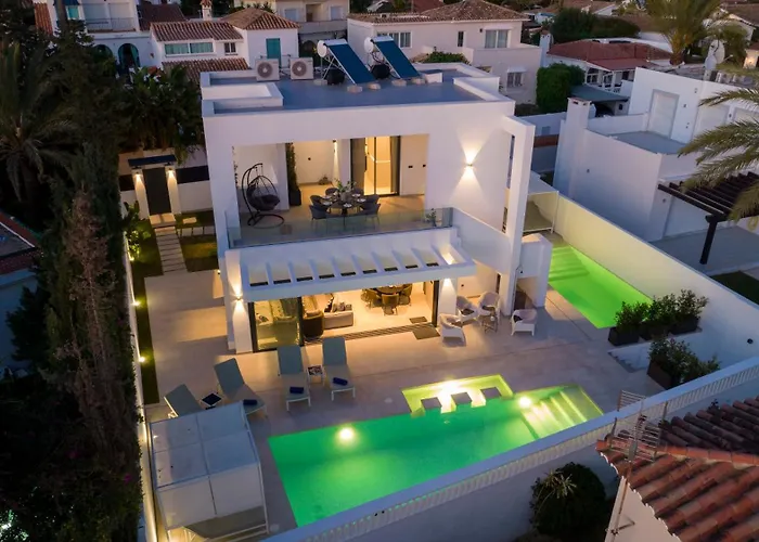 Vacation I Marbesa White Pearl, Two Private Pools, 3min Walk To The Beach, Fastest Wifi, Built In 2024