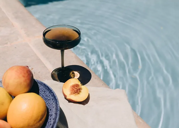 别墅 Vacation I Marbesa White Pearl, Two Private Pools, 3min Walk To The Beach, Fastest Wifi, Built In 2024 马尔韦利亚