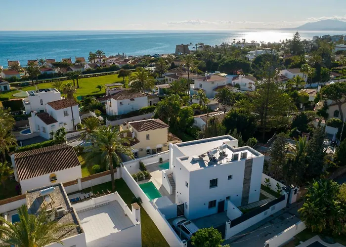 Vacation I Marbesa White Pearl, Two Private Pools, 3min Walk To The Beach, Fastest Wifi, Built In 2024 别墅