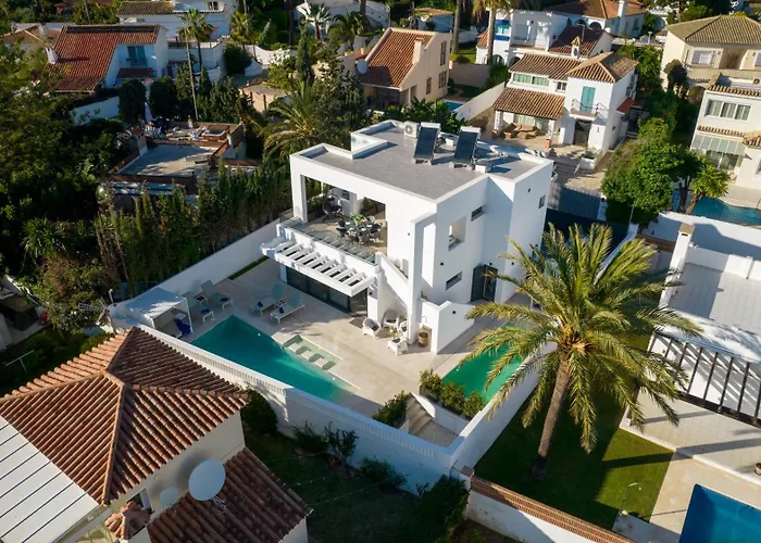Vacation I Marbesa White Pearl, Two Private Pools, 3min Walk To The Beach, Fastest Wifi, Built In 2024
