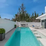 Villa Vacation I Marbesa White Pearl, Two Private Pools, 3min Walk To The Beach, Fastest Wifi, Built In 2024