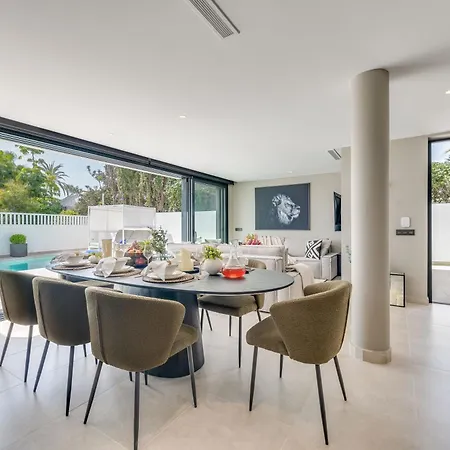 Vacation I Marbesa White Pearl, Two Private Pools, 3min Walk To The Beach, Fastest Wifi, Built In 2024 Willa