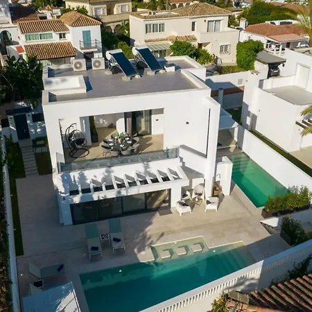 Vila Vacation I Marbesa White Pearl, Two Private Pools, 3min Walk To The Beach, Fastest Wifi, Built In 2024 Marbella