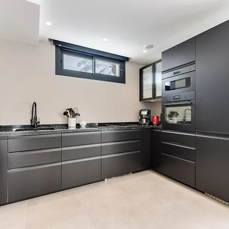 Vacation I Marbesa White Pearl, Two Private Pools, 3min Walk To The Beach, Fastest Wifi, Built In 2024 Vila