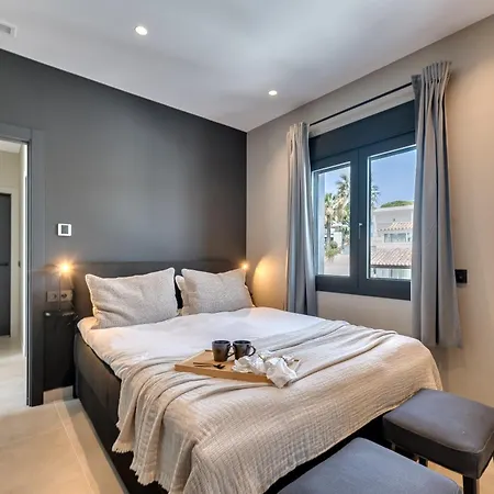 Vila Vacation I Marbesa White Pearl, Two Private Pools, 3min Walk To The Beach, Fastest Wifi, Built In 2024