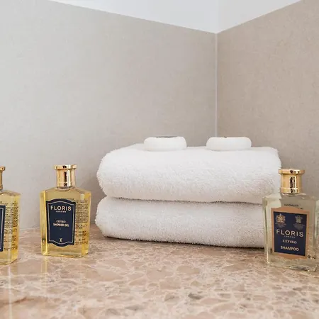 Vacation I Marbesa White Pearl, Two Private Pools, 3min Walk To The Beach, Fastest Wifi, Built In 2024 Vila Marbella